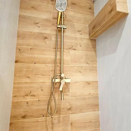 Golden Apartment *
