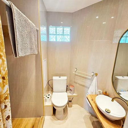 Golden Apartment *